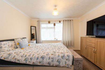 4 Bed Detached House Egdon Drive - Photo 4