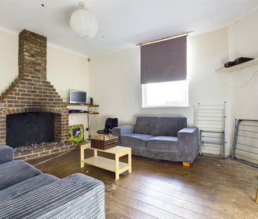 4 bedroom end of terrace house to rent - Photo 4