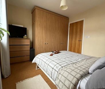 2 Bed Flat, Manchester Court, E16 - Photo 4