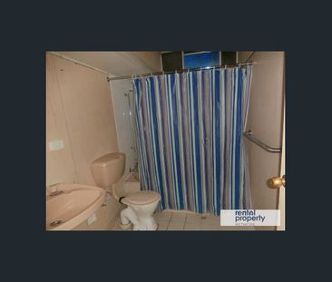 2 Bedroom Ground Floor Unit! - Photo 2