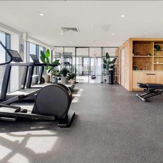 Uncle Southall, Southall, UB2 - Photo 1