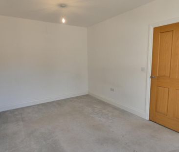 3 bedroom semi-detached house to rent - Photo 4