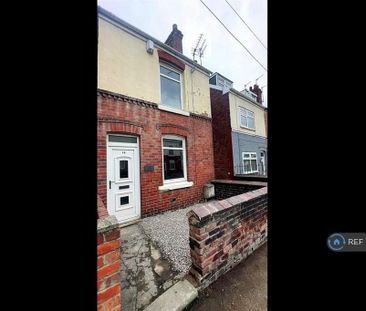 3 bedroom end of terrace house to rent - Photo 3