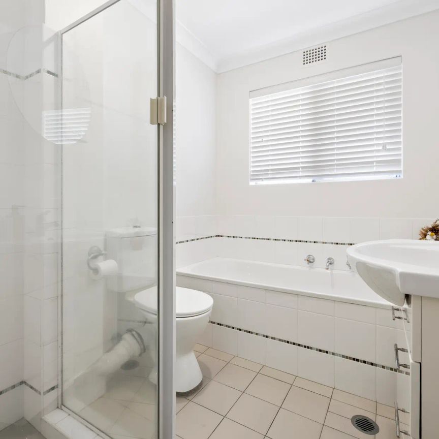 Light-filled Living in a Prime Location with Double Parking - Photo 1