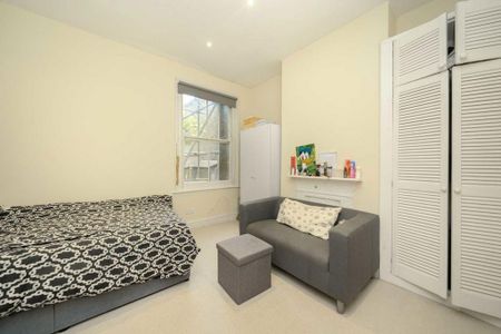 3 bedroom flat to rent - Photo 3