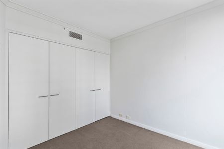 Forum&comma; Spacious One Bedroom with Parking - Photo 2