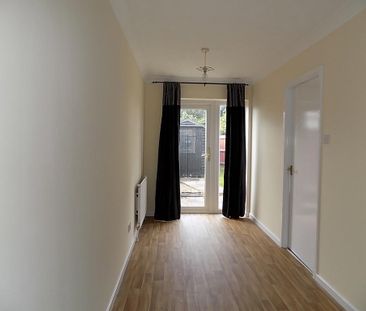 2 bedroom end of terrace house to rent - Photo 3