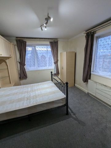 2 Bed Flat, Thurlby Close, HA1 - Photo 5