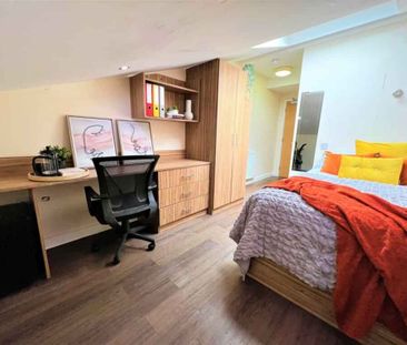 Deluxe Skylight En-Suite - Photo 3