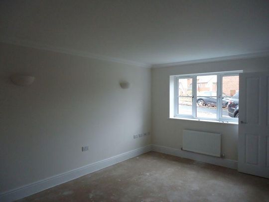 3 bedroom semi-detached house to rent - Photo 1