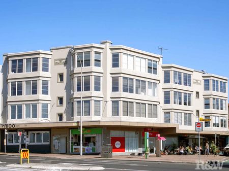 Fully Furnished 2 Bedroom Apartment with Bondi Beach Views - Photo 4