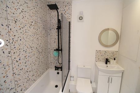 House - Terraced For Rent North Road, Porth - Photo 2