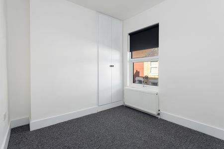 3 Bed Terraced House, Dingle Grove, L8 - Photo 3