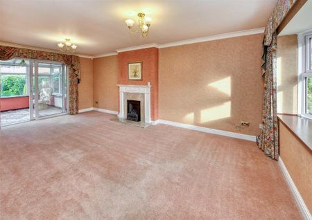 4 bedroom detached house to rent - Photo 2