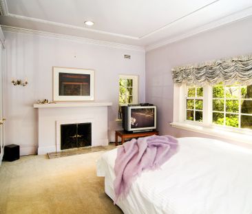 Leafy Private Sanctuary in the Heart of Toorak (6-month lease) - Photo 4