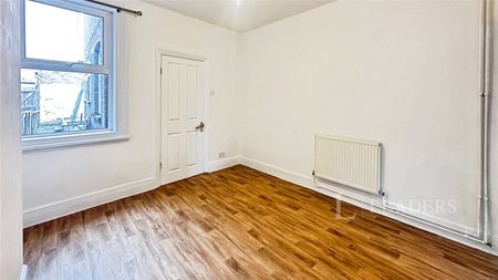 3 bedroom house to rent Tennyson Road, Luton, LU1 - Photo 4