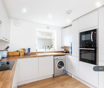 3 bedroom flat to rent - Photo 6