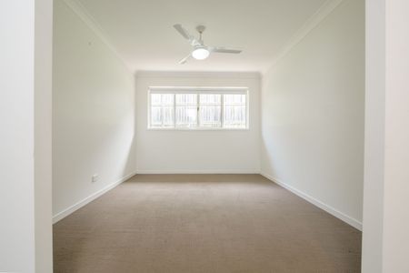 MODERN FAMILY HOME IN QUITE CUL DE SAC - Photo 5