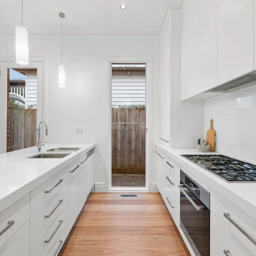 Immaculate 2-Bedroom Home in Prime Camberwell Location - Photo 1