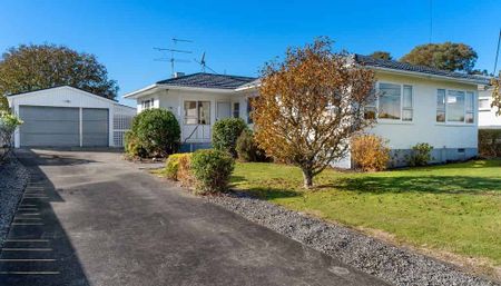 Well-Maintained Family Home in Prime Location! - Photo 3