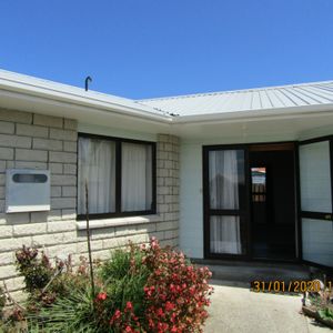 Three Bedroom Home Close to Town - Photo 2