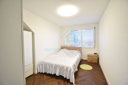 Stylish 4.5-room penthouse apartment with loggia and mountain view in Burg AG - Photo 3