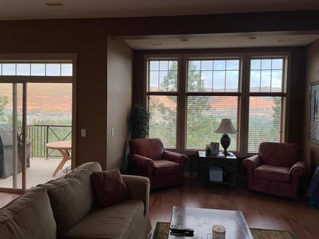Great 2bed, 2.5bath Fully furnished Townhouse by UBCO/ Airport 8 month Lease - Photo 2