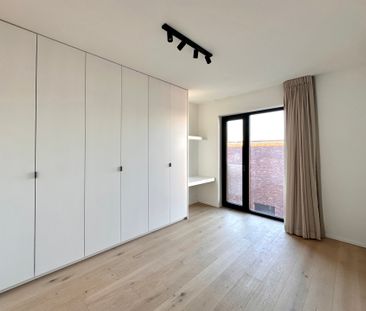 1410, Waterloo - Photo 3