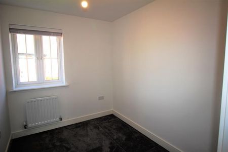 3 bedroom semi-detached house to rent - Photo 2