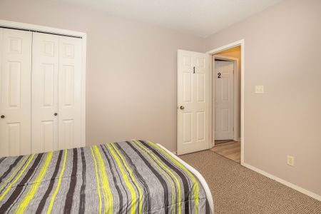 Rent-A-Room in this Roomy 8 Bed Home! Based On Double Occupancy. - Photo 3