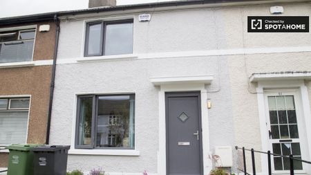 Room for rent in bright 2-bedroom home in Terenure, Dublin - Photo 5