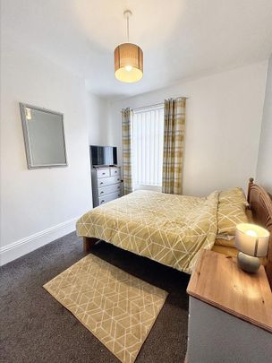 4 bedroom house of multiple occupation to rent - Photo 1