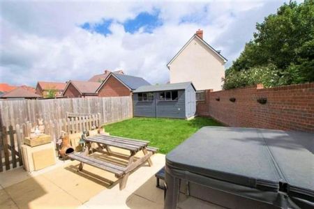 5 bedroom detached house to rent - Photo 2