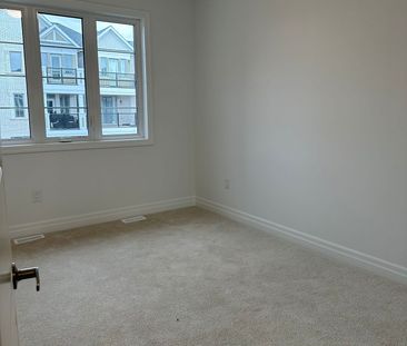 Townhouse For Lease | W8127474 - Photo 3