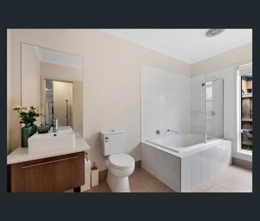 Stylish Family Sanctuary - Photo 6