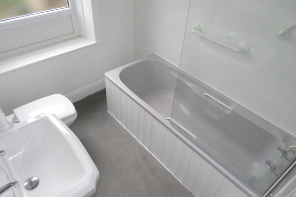 Skircoat Road, HALIFAX - Photo 1