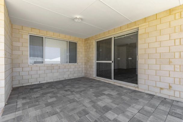 38 Eremophila Street, Sinagra. - Photo 1