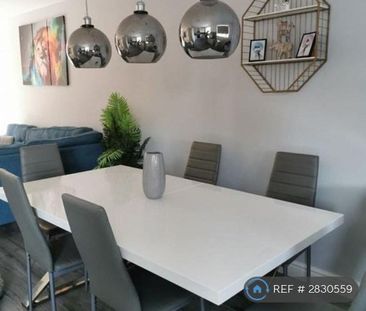 1 bedroom in a house share to rent - Photo 3