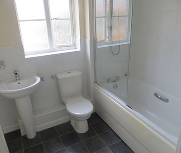 2 bed Coach House - To Let - Photo 2