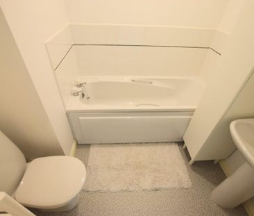 Philmont Court, Coventry - MODERN TOP FLOOR APARTMENT - Photo 6