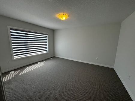 Three bedroom townhouse for rent in Cambridge - Photo 3