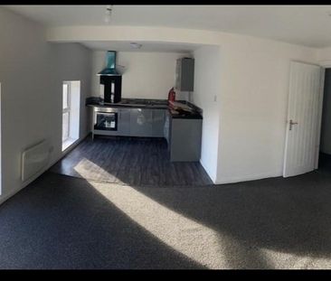 3 bedroom penthouse to rent - Photo 3