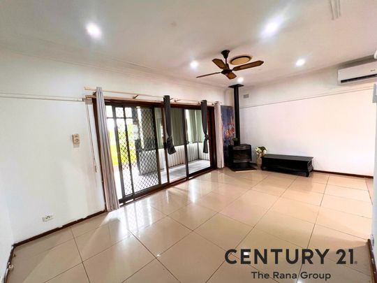 Spacious 4 Bedroom Family Home in Convenient Location - Photo 1