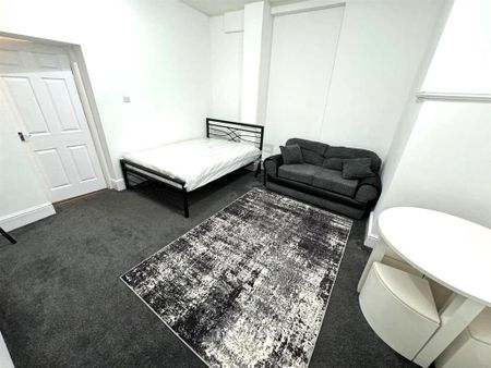 Studio to rent - Photo 3