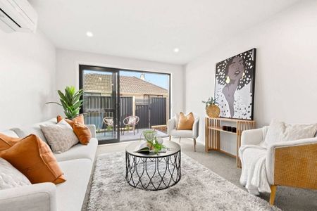 Brand new stylish house with great location - Photo 2