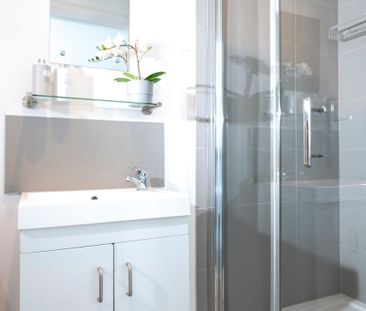Double Ensuite Room- Great Transport Links - Photo 2