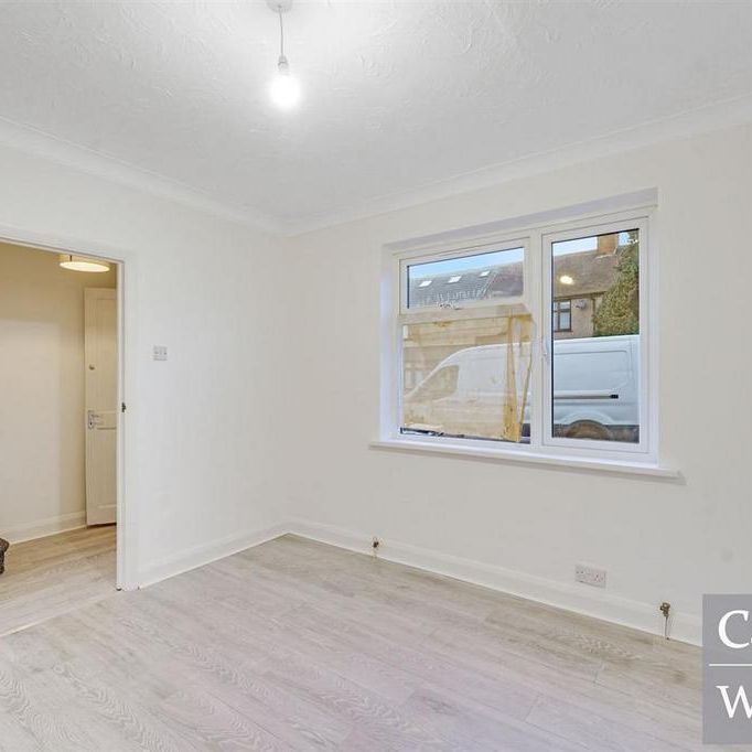 4 bedroom end of terrace house to rent - Photo 1