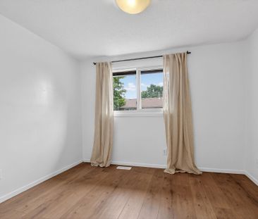 For Lease - 16-164 BARROW Crescent, Kanata, Ontario - Photo 2