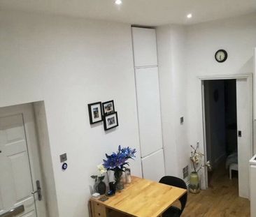 1 Bed Flat, Silk Mills Path, SE13 - Photo 3
