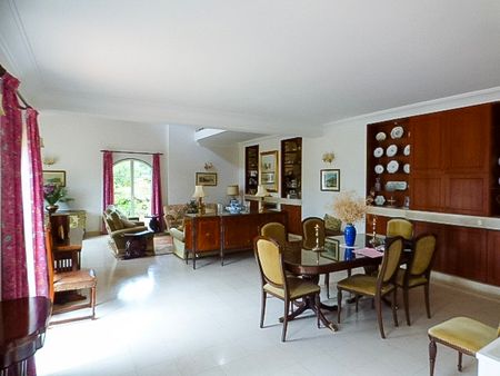 4-bed villa w/ pool near Estoril Golf - Photo 4